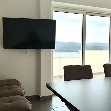 Luxury Horizon Apartment